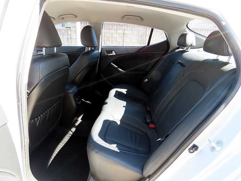 Kia K5 — photo 06