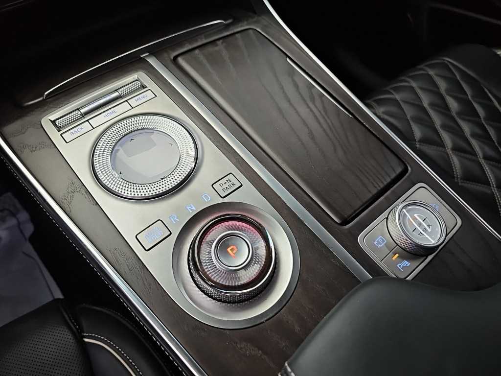 Genesis GV80 — photo 08