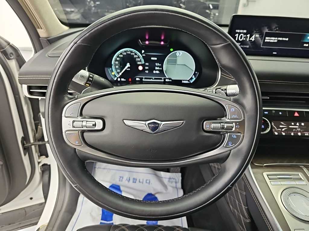 Genesis GV80 — photo 09