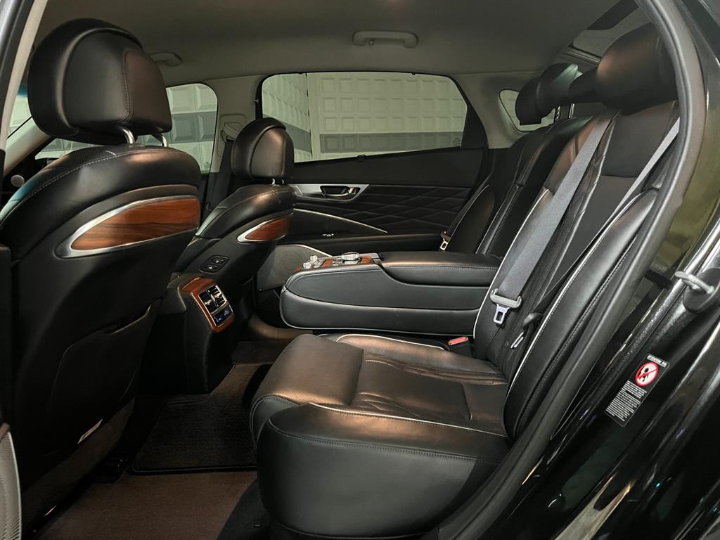 Kia K9 — photo 09