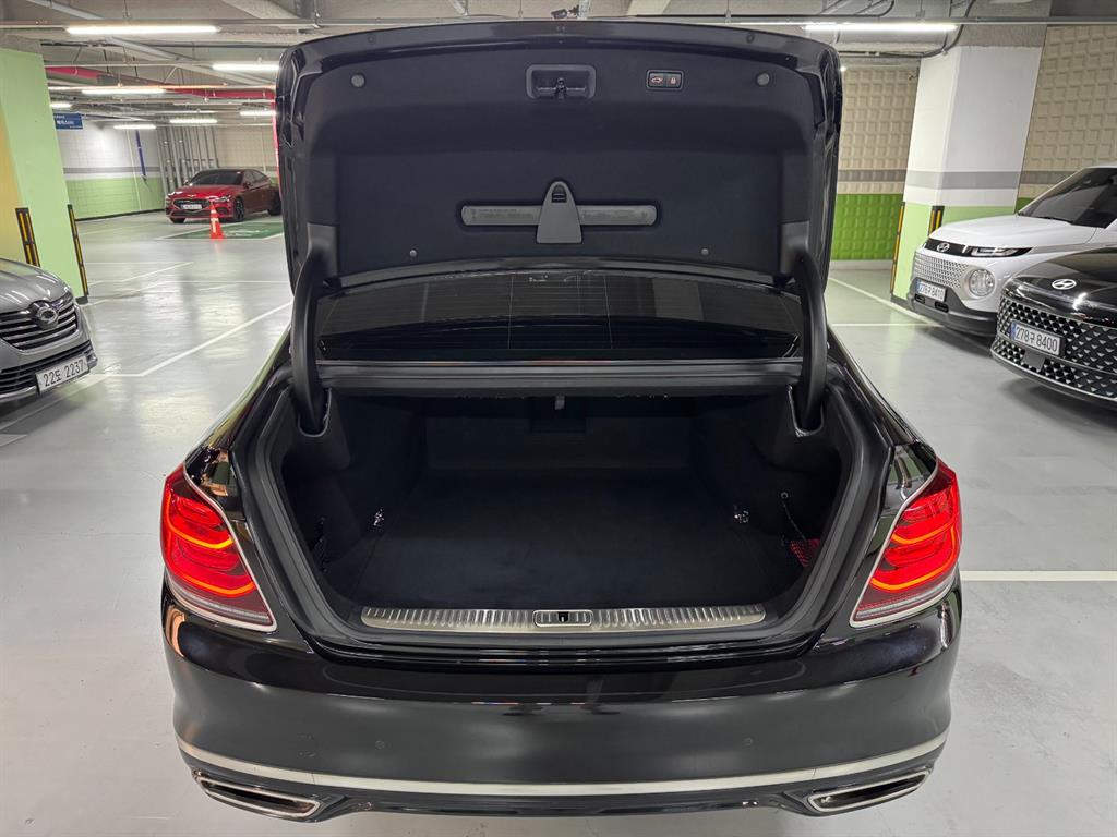 Kia K9 — photo 20
