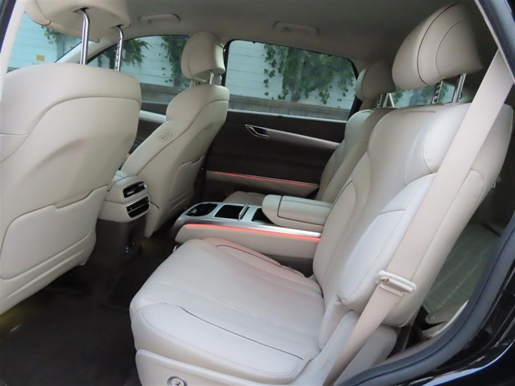 Genesis GV80 — photo 08