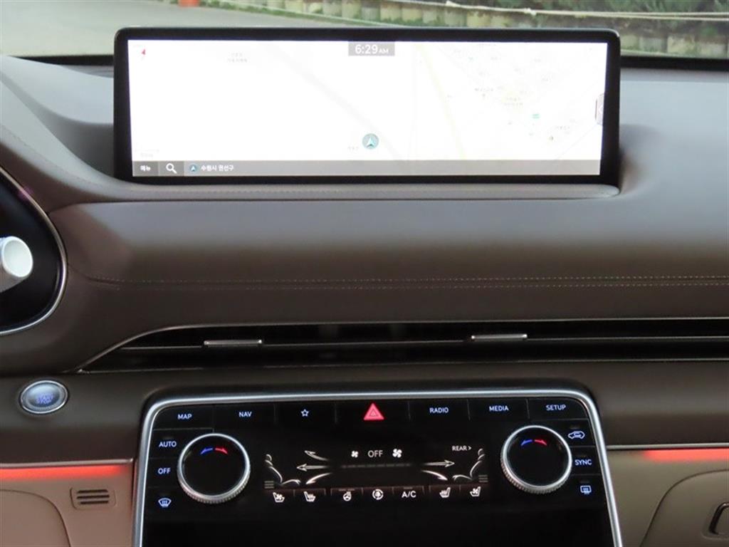 Genesis GV80 — photo 11