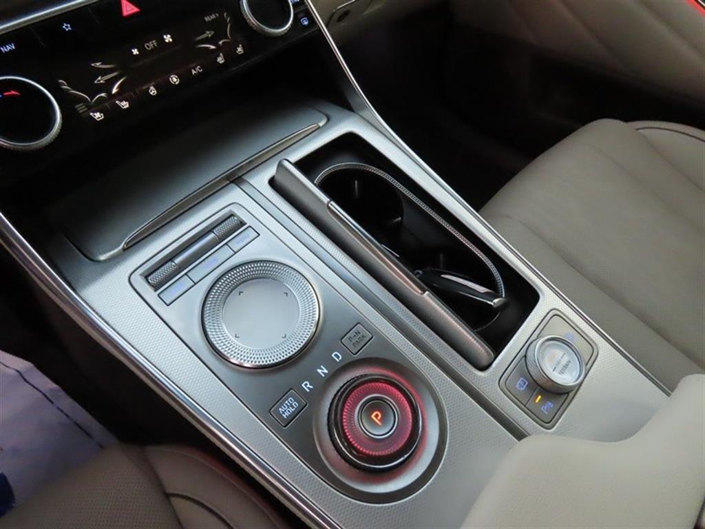 Genesis GV80 — photo 16