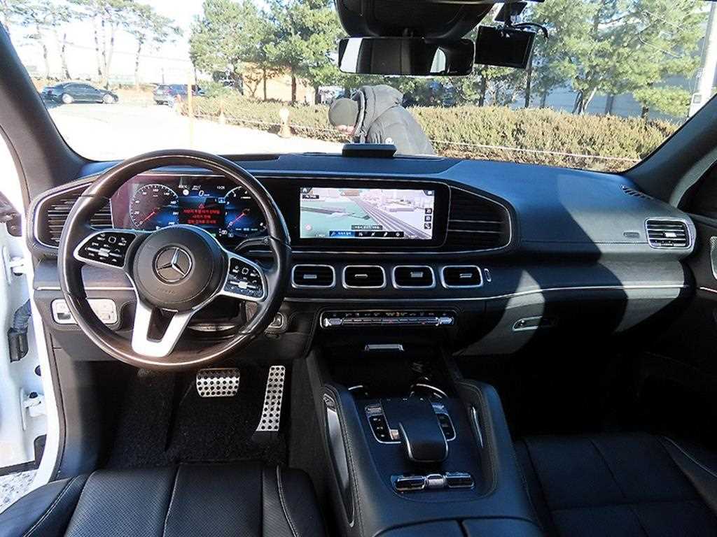 Mercedes-Benz GLS-Class — photo 07