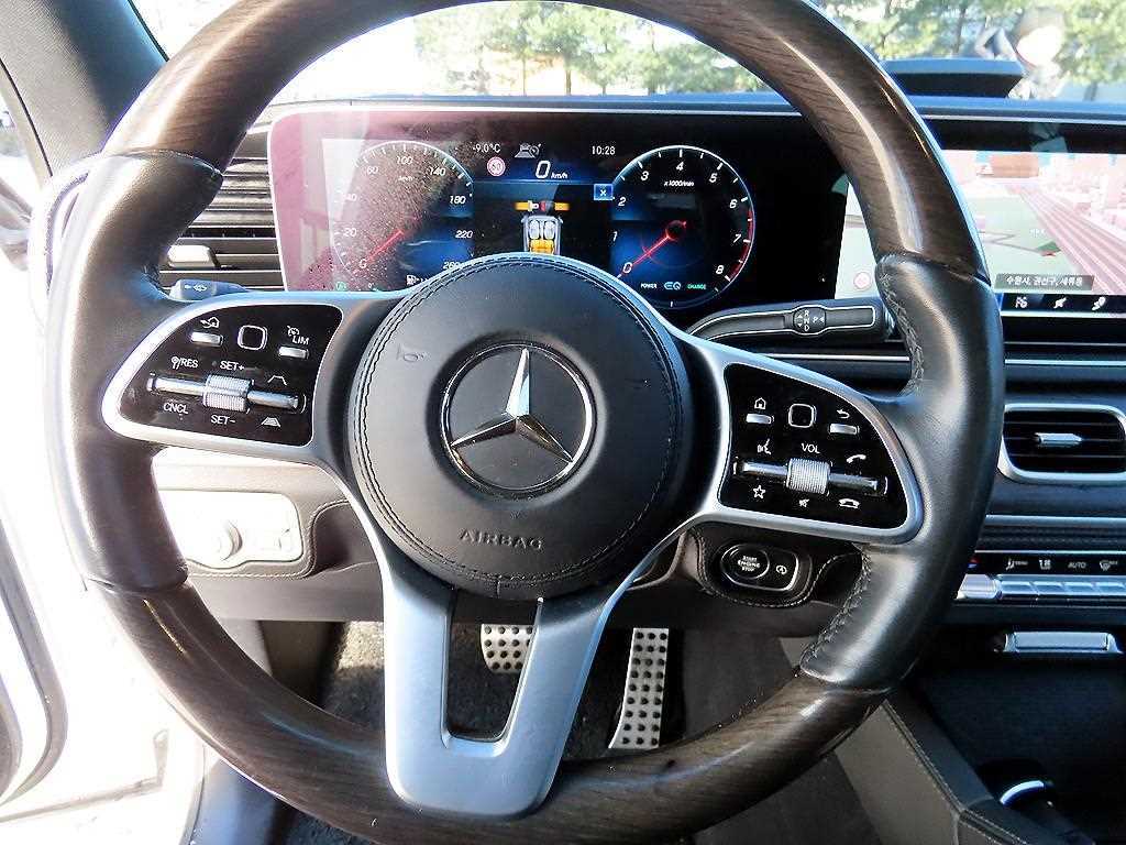 Mercedes-Benz GLS-Class — photo 08