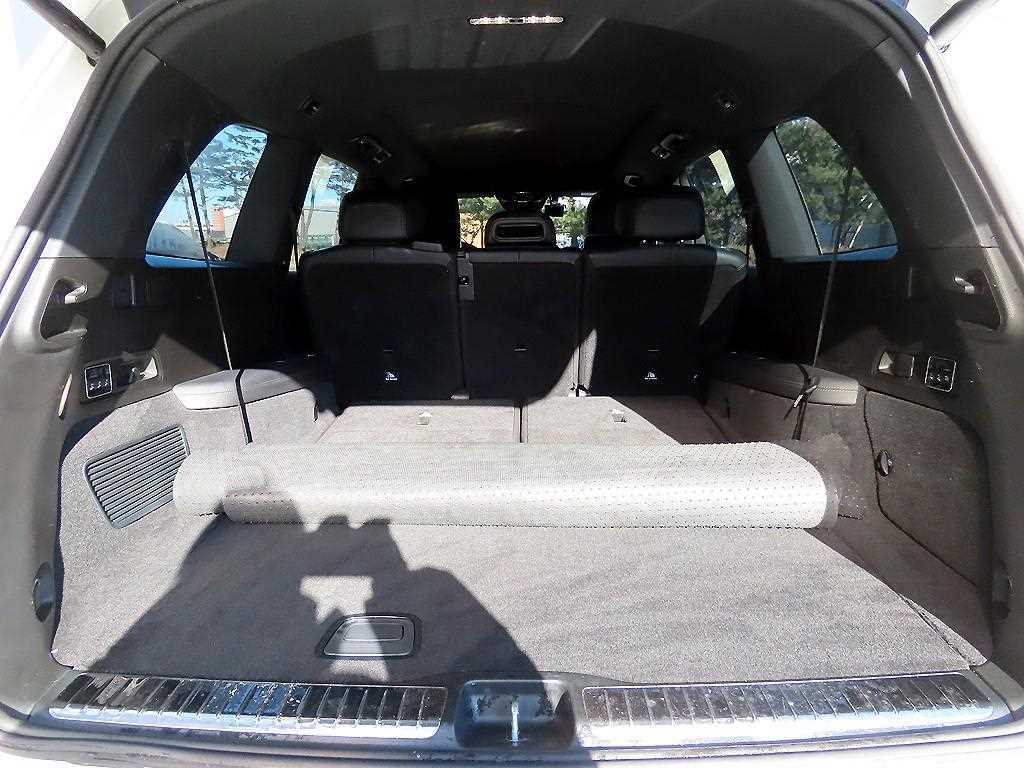 Mercedes-Benz GLS-Class — photo 16