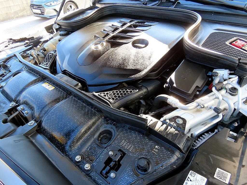 Mercedes-Benz GLS-Class — photo 19