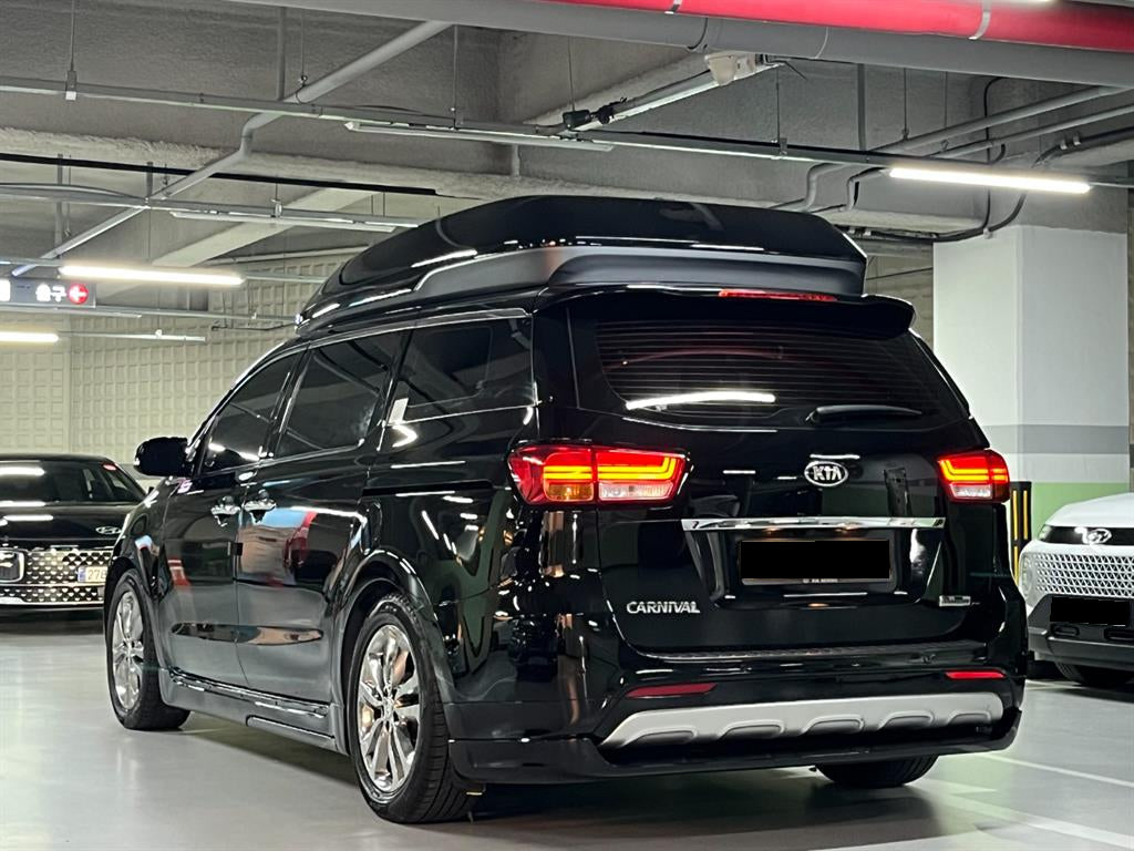Kia Carnival — photo 02