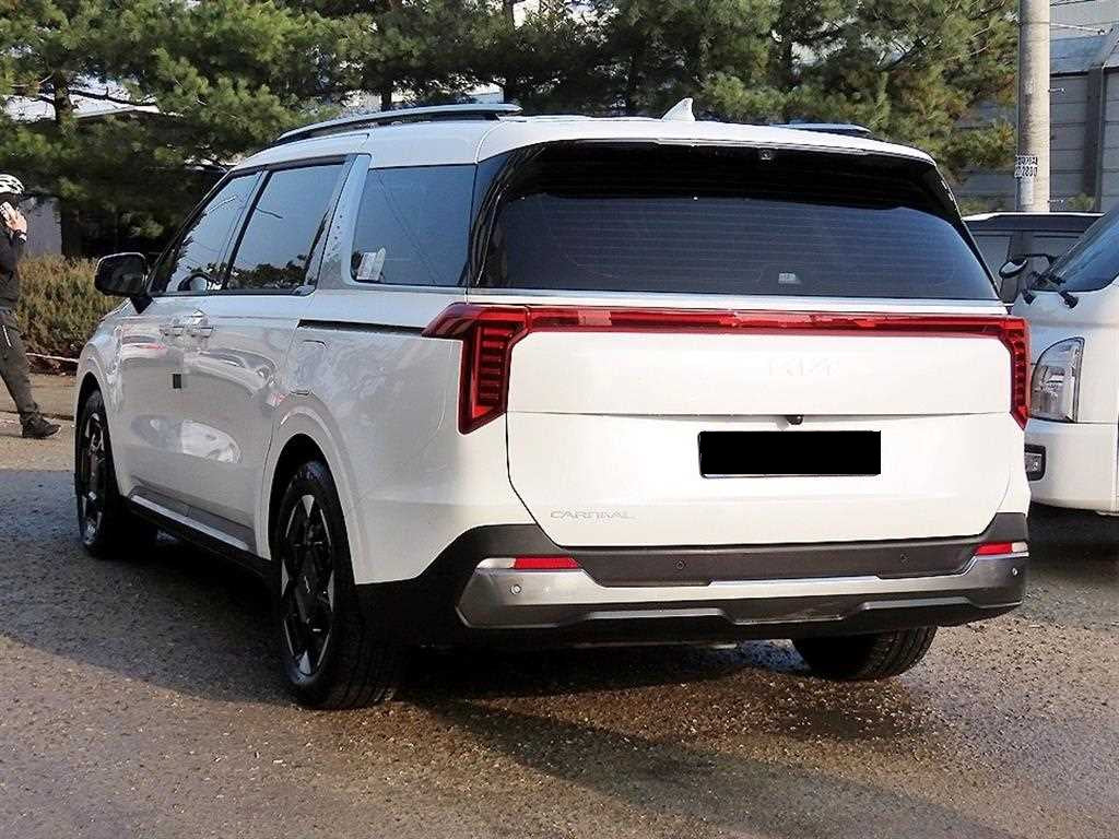 Kia Carnival — photo 03