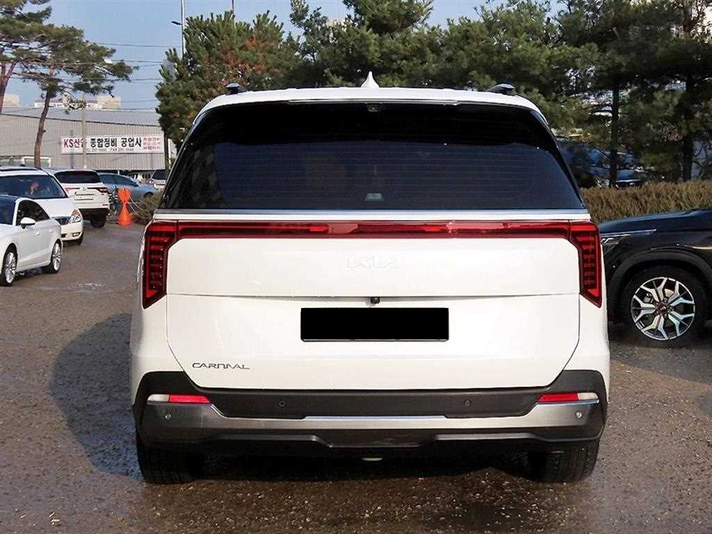 Kia Carnival — photo 04