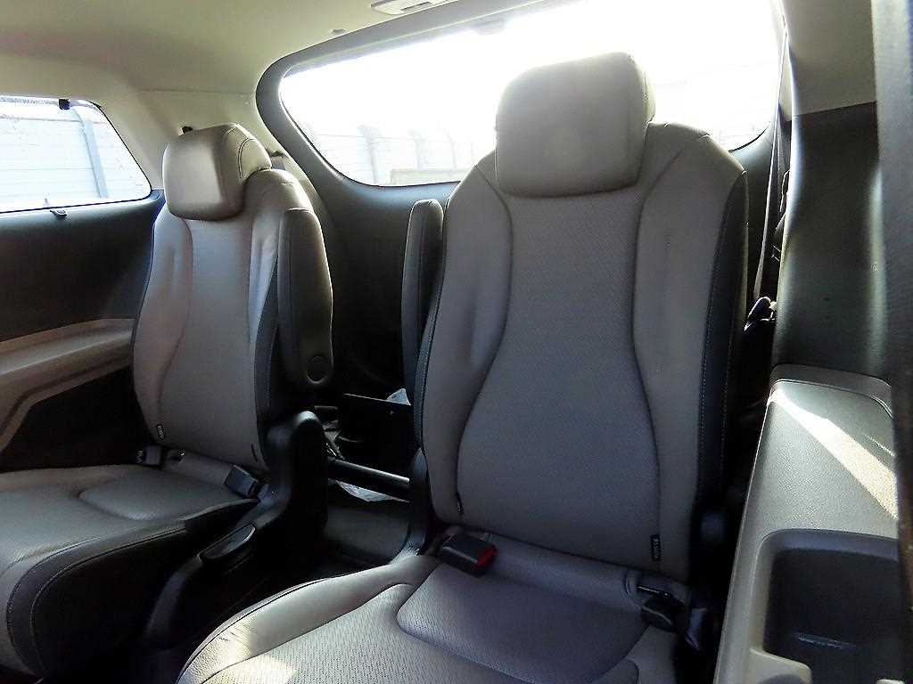 Kia Carnival — photo 07