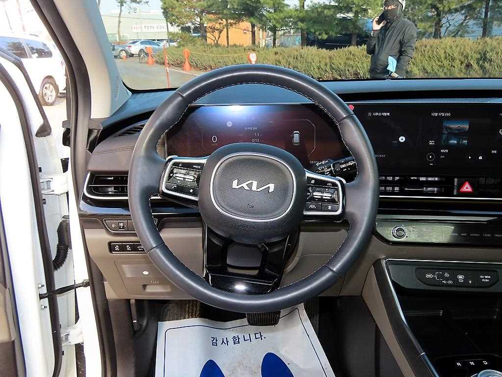 Kia Carnival — photo 09