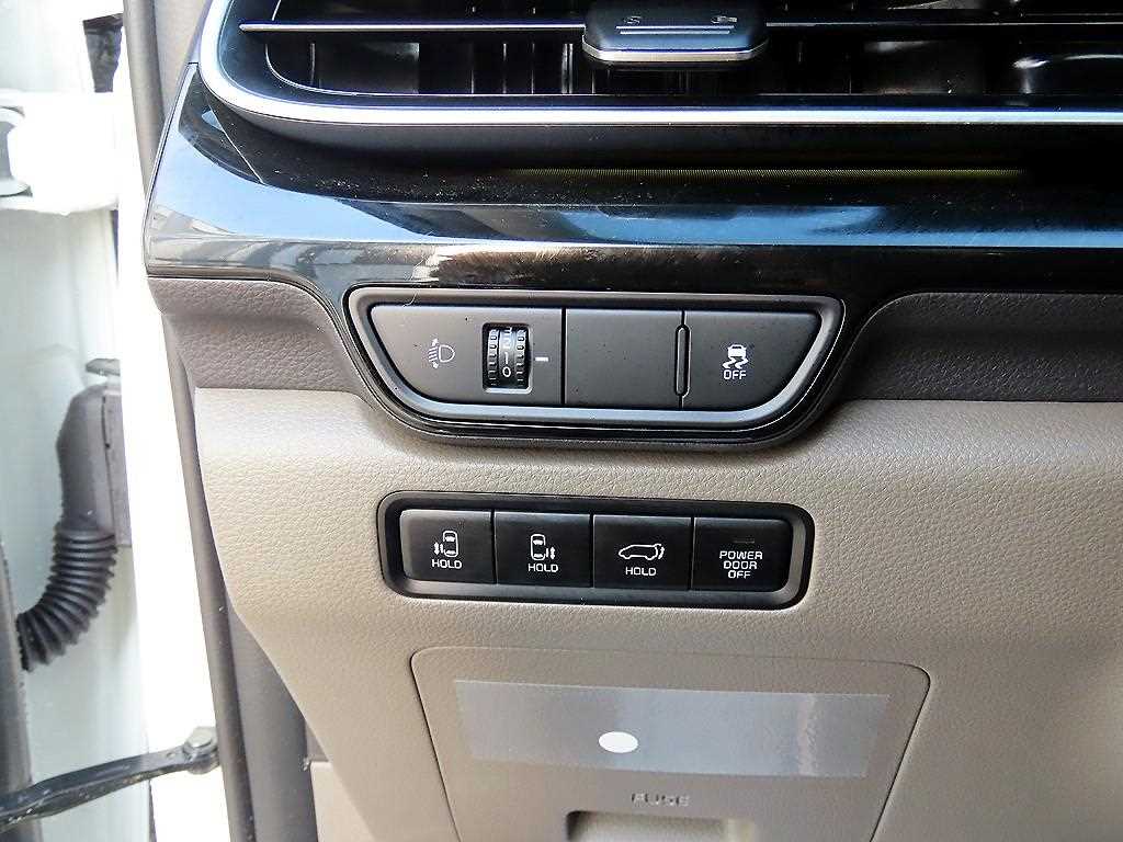 Kia Carnival — photo 13