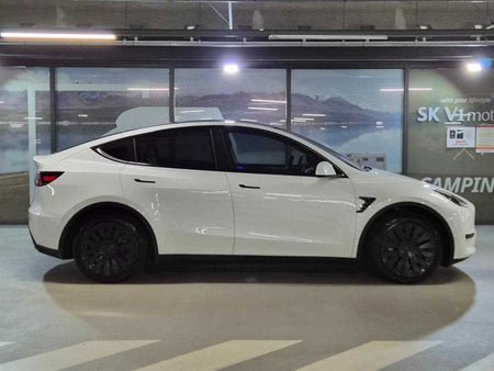 Tesla Model Y — photo 03