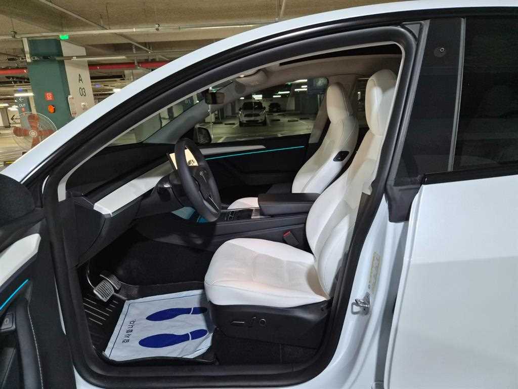Tesla Model Y — photo 06