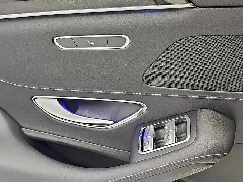 Mercedes-Benz S-Class — photo 14