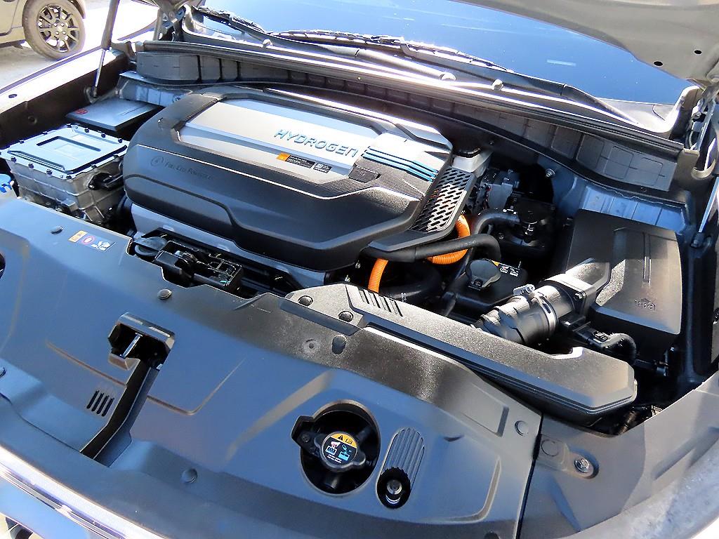 Hyundai Nexo — photo 19