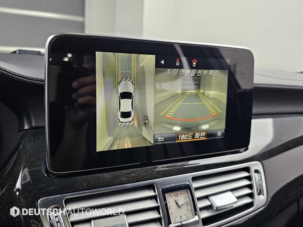 Mercedes-Benz CLS-Class — photo 10