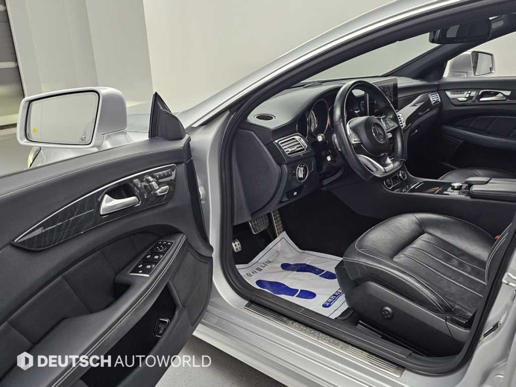 Mercedes-Benz CLS-Class — photo 16