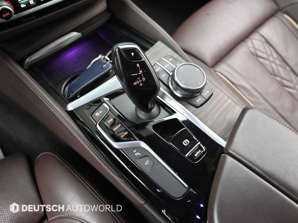 BMW 5-Series — photo 09