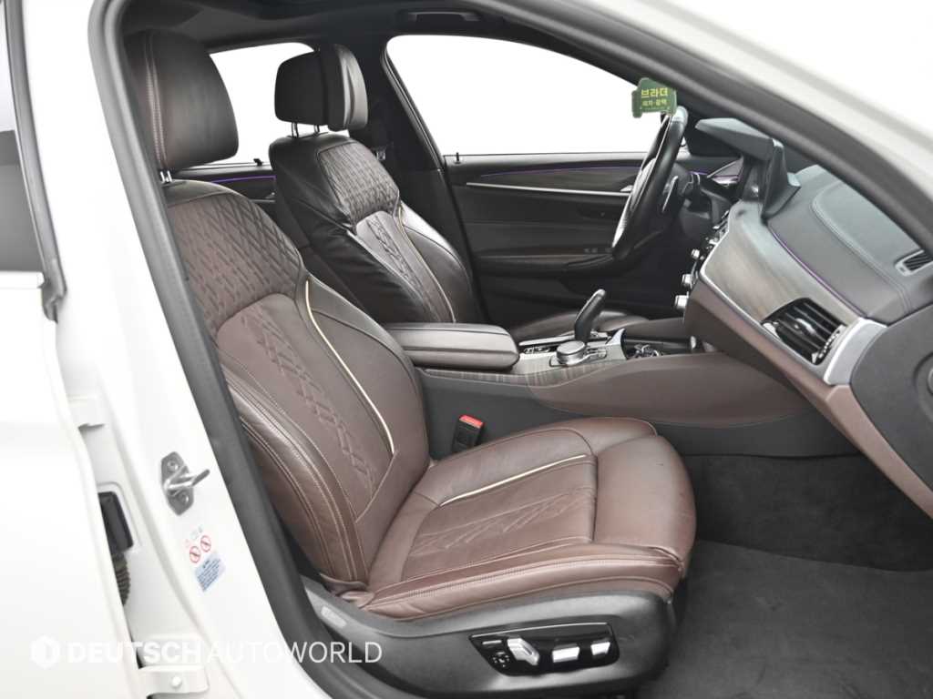 BMW 5-Series — photo 10