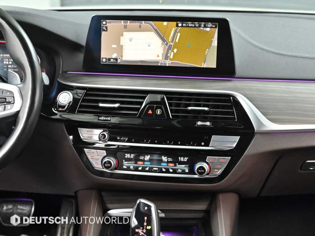 BMW 5-Series — photo 14