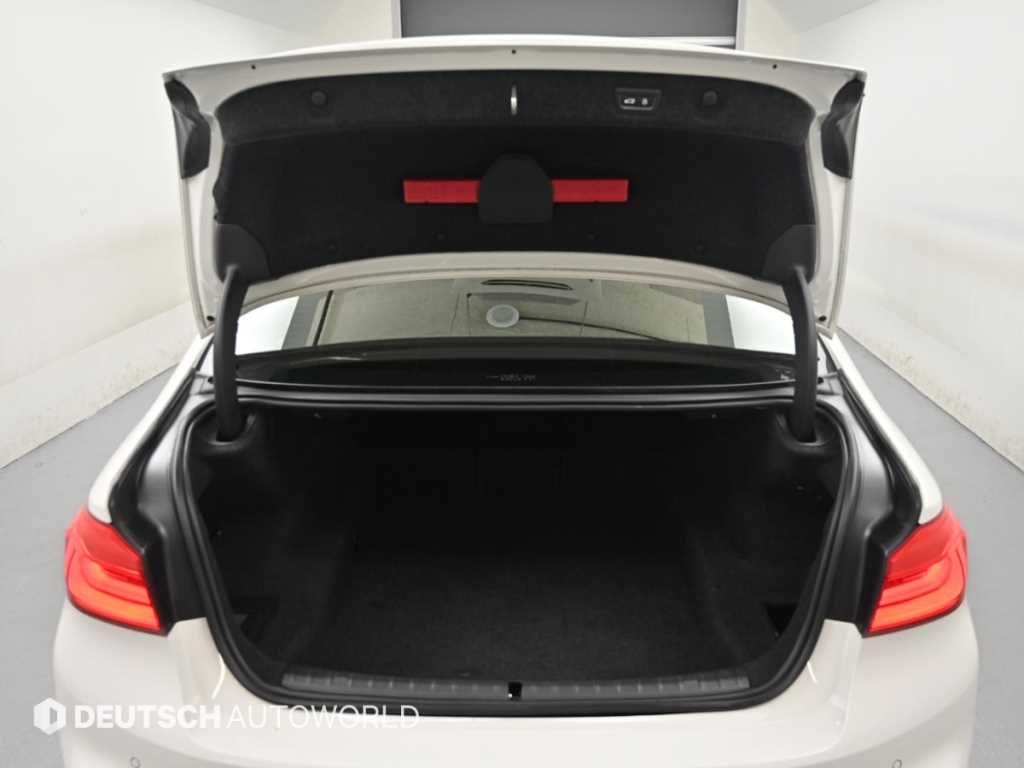 BMW 5-Series — photo 19