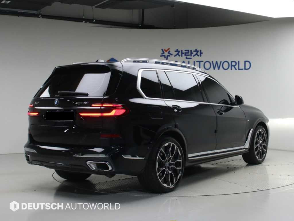 BMW X7 — photo 02