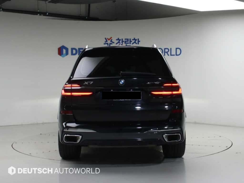 BMW X7 — photo 04
