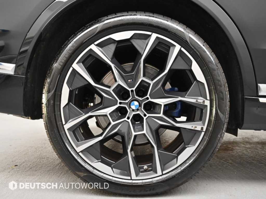 BMW X7 — photo 05