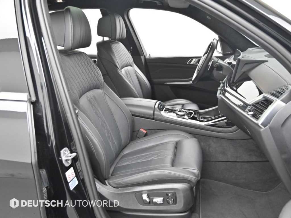 BMW X7 — photo 10
