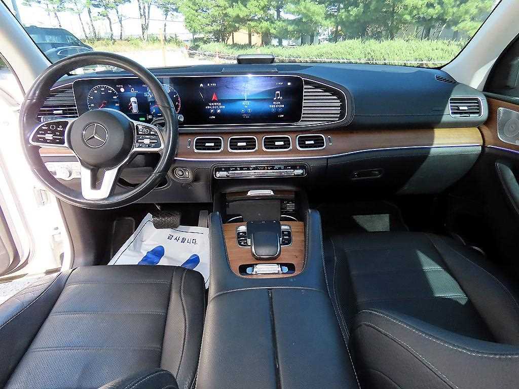 Mercedes-Benz GLE-Class — photo 07