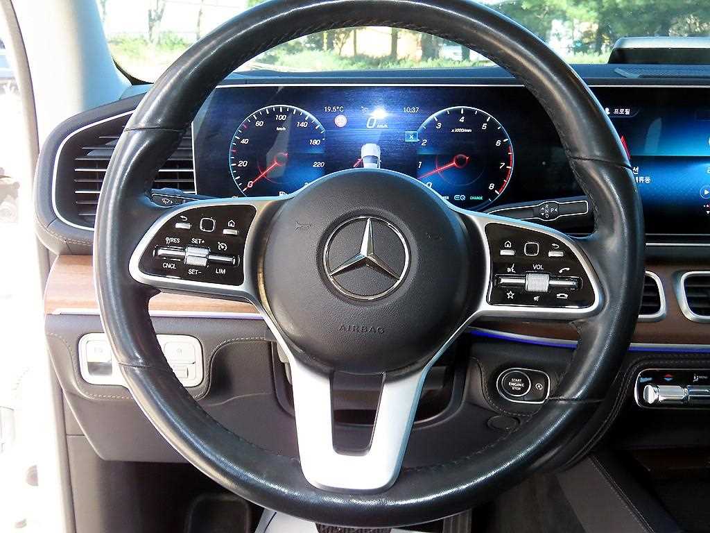 Mercedes-Benz GLE-Class — photo 08