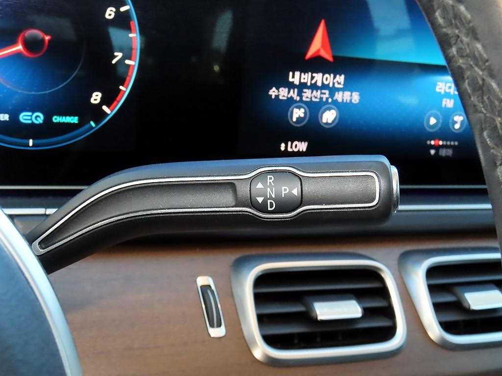 Mercedes-Benz GLE-Class — photo 11