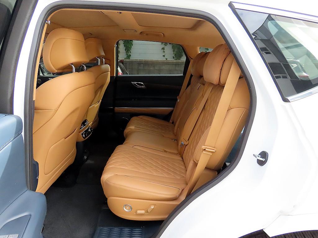 Genesis GV80 — photo 06