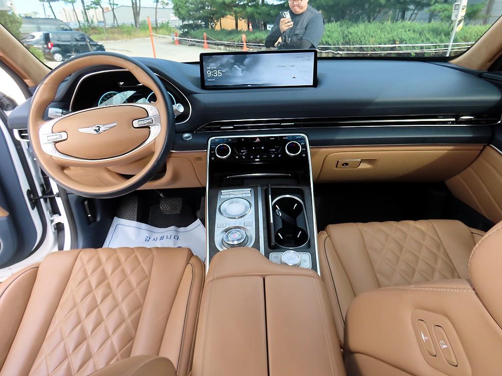 Genesis GV80 — photo 07