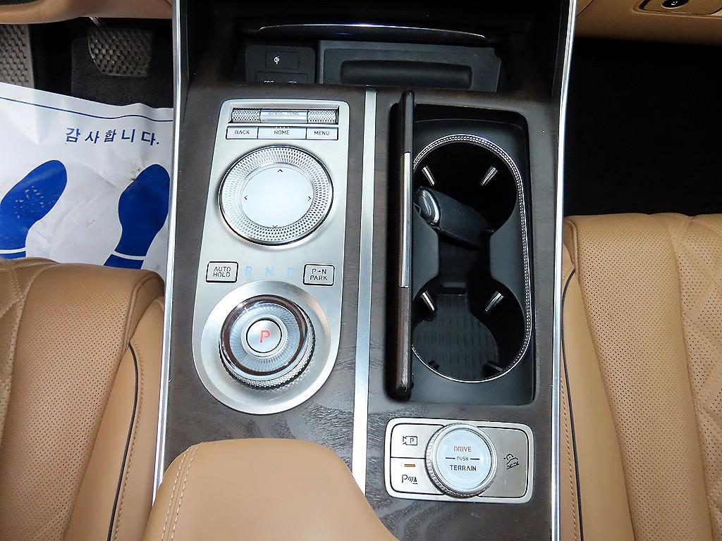 Genesis GV80 — photo 11