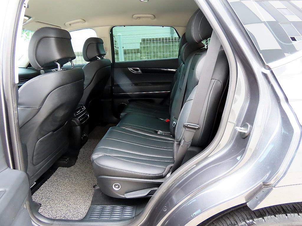 Genesis GV80 — photo 06