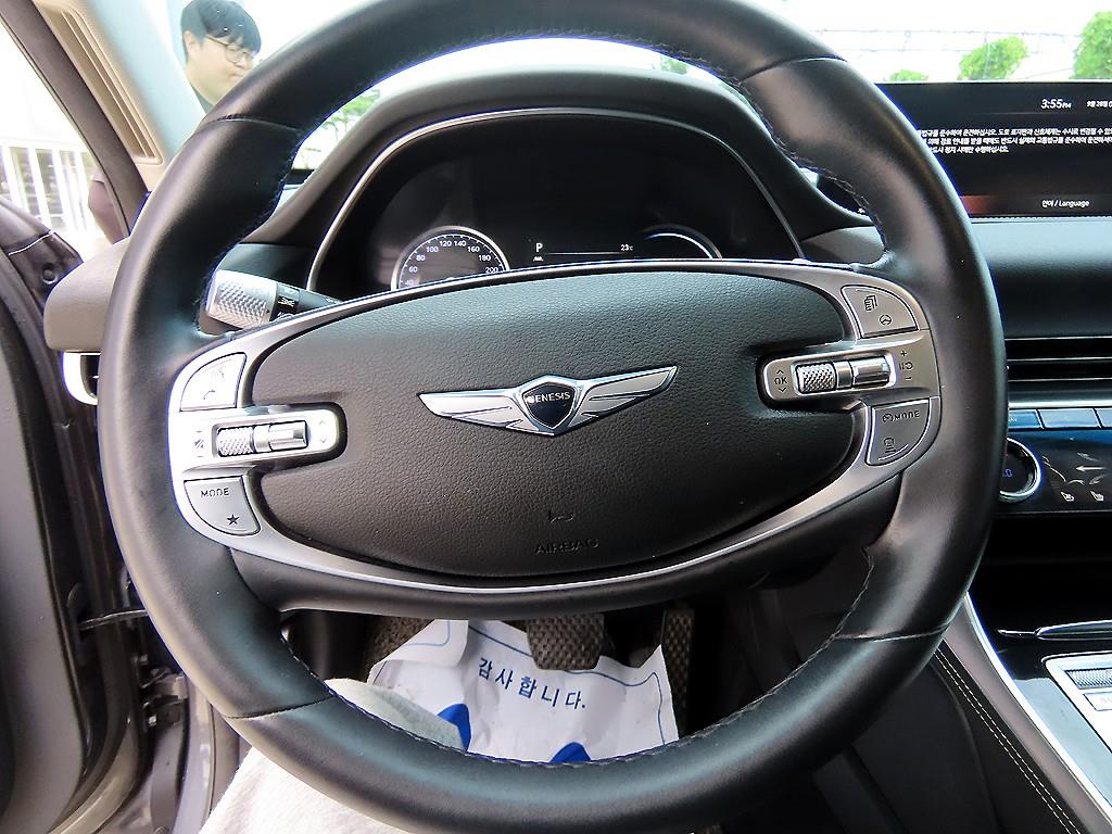 Genesis GV80 — photo 08