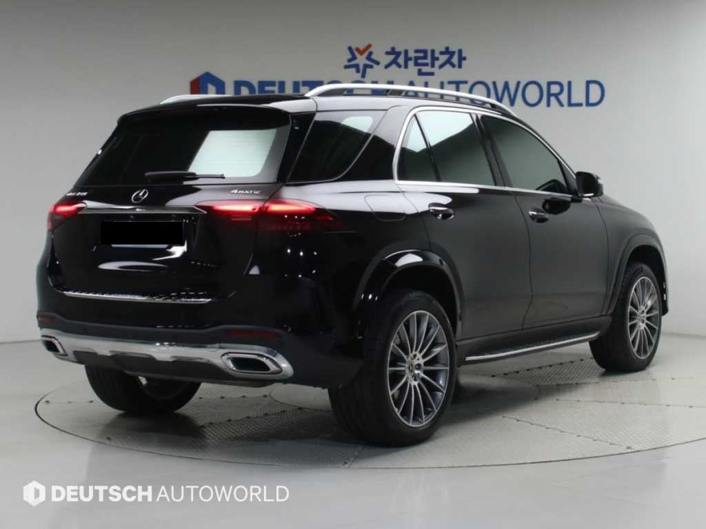Mercedes-Benz GLE-Class — photo 02