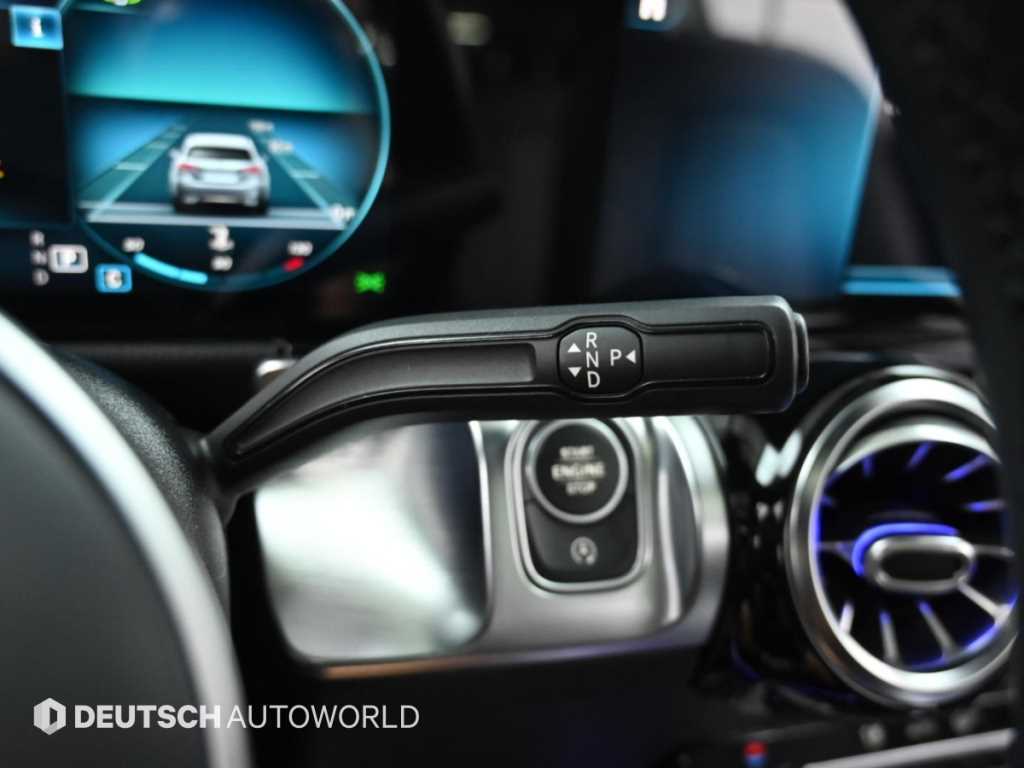 Mercedes-Benz GLB-Class — photo 09