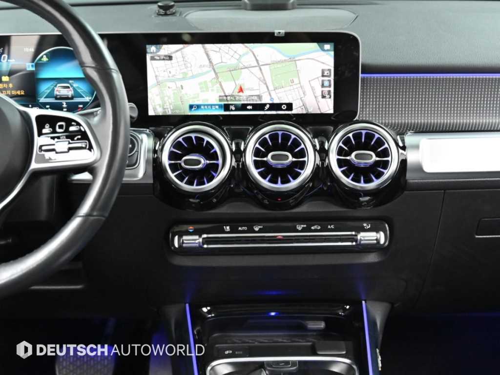 Mercedes-Benz GLB-Class — photo 14