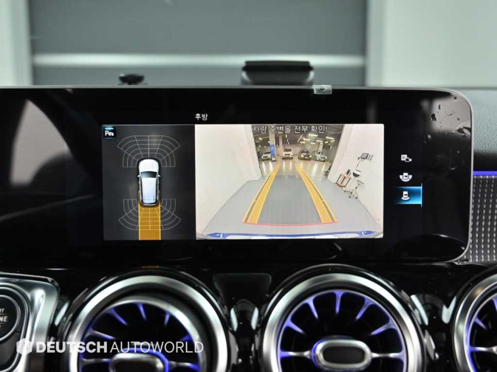 Mercedes-Benz GLB-Class — photo 15