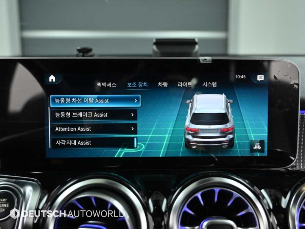 Mercedes-Benz GLB-Class — photo 16