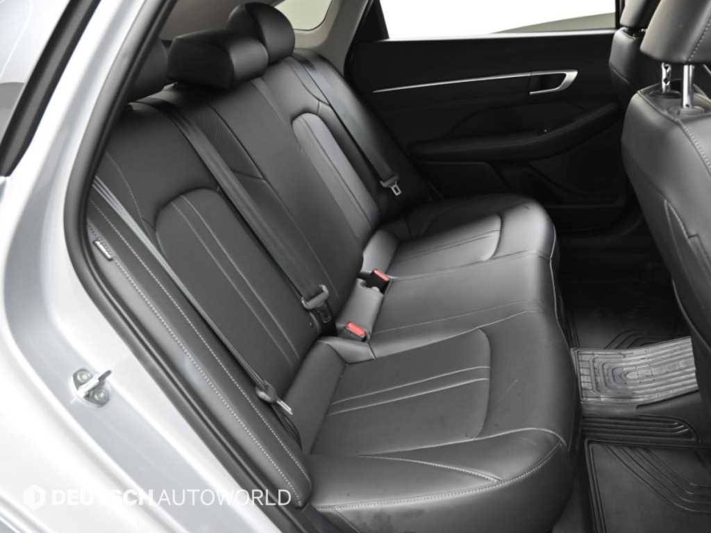 Hyundai Sonata — photo 12