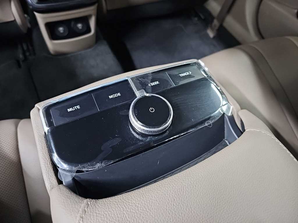 Kia K8 — photo 17