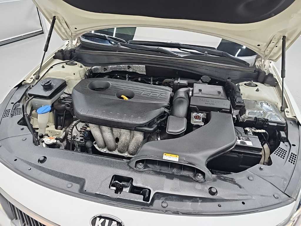 Kia K5 — photo 05
