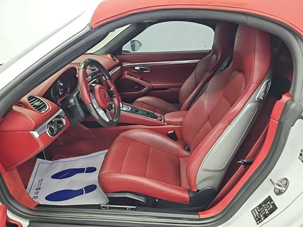 Porsche 718 — photo 11
