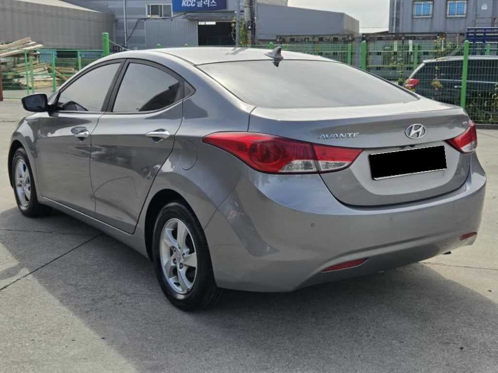 Hyundai Avante — photo 03